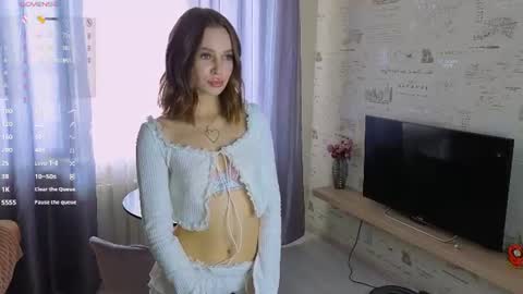 Snapshot of love_you_bella chatting on 06-16-26, 04:48 Bella online show from 06-16-26, 04:48