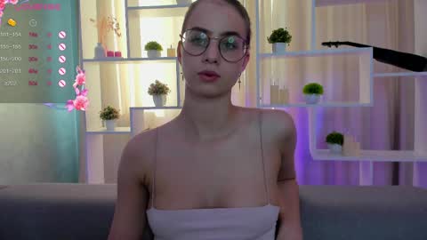 Snapshot of lovebettie chatting on 04-26-26, 01:36 Elisabette online show from 04-26-26, 01:36