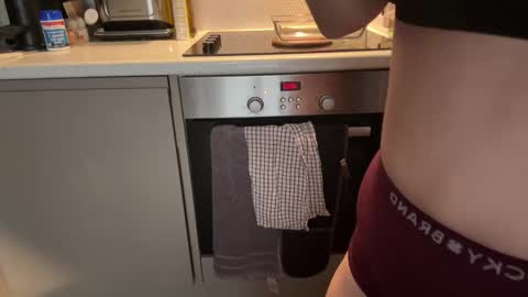 Snapshot of lovecelinexo chatting on 10-09-25, 11:52 Celine online show from 10-09-25, 11:52