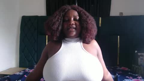 Snapshot of lovecumsluttie chatting on 11-01-25, 11:45 mila online show from 11-01-25, 11:45