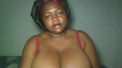 Snapshot of lovecumsluttie chatting on 02-18-26, 08:05 mila online show from 02-18-26, 08:05
