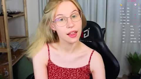 Snapshot of lovedrope chatting on 10-14-25, 04:41 God like girl Ann online show from 10-14-25, 04:41