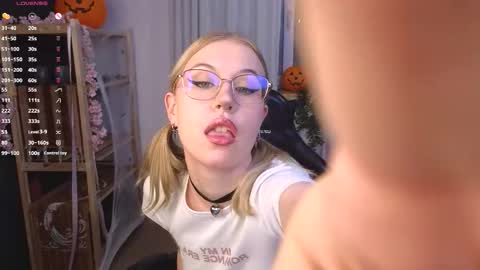 Snapshot of lovedrope chatting on 11-01-25, 05:59 God like girl Ann online show from 11-01-25, 05:59