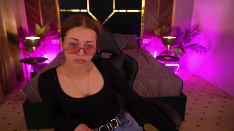 Snapshot of loveedove chatting on 04-03-26, 01:31 loveedove online show from 04-03-26, 01:31