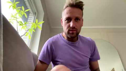 lovefuesse online show from 10-28-25, 09:02