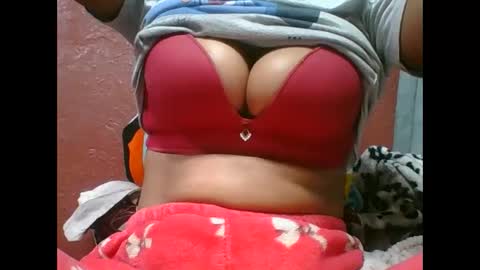 Snapshot of loveinlife750427 chatting on 09-13-25, 04:23 loveinlife750427 online show from 09-13-25, 04:23
