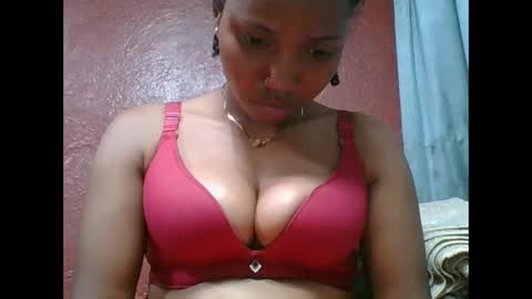 Snapshot of loveinlife750427 chatting on 09-13-25, 04:40 loveinlife750427 online show from 09-13-25, 04:40