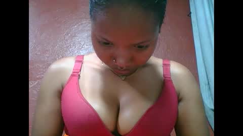 Snapshot of loveinlife750427 chatting on 09-18-25, 05:42 loveinlife750427 online show from 09-18-25, 05:42