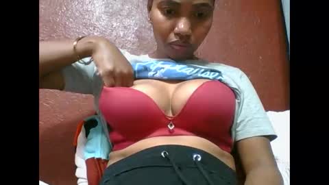 Snapshot of loveinlife750427 chatting on 09-19-25, 05:53 loveinlife750427 online show from 09-19-25, 05:53