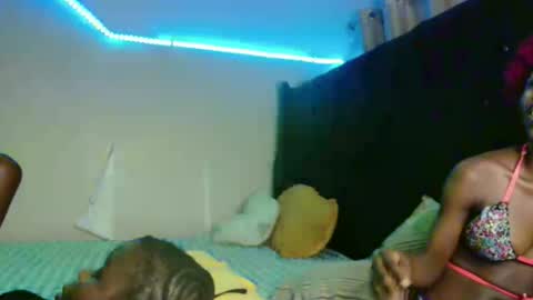Snapshot of lovelent_shaz chatting on 02-25-26, 06:06 Shaz online show from 02-25-26, 06:06