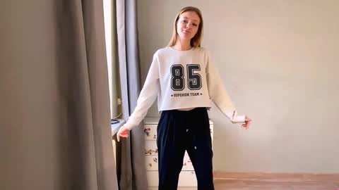 Ella online show from 12-04-25, 06:12