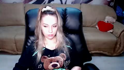 Snapshot of lovellymalina chatting on 06-08-26, 02:06 private open online show from 06-08-26, 02:06