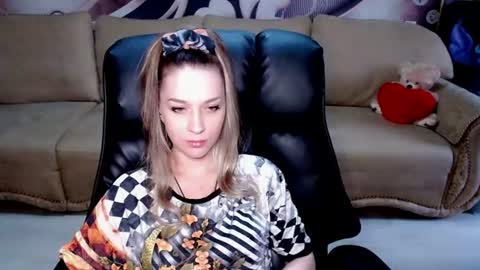 Snapshot of lovellymalina chatting on 06-12-26, 10:58 private open online show from 06-12-26, 10:58