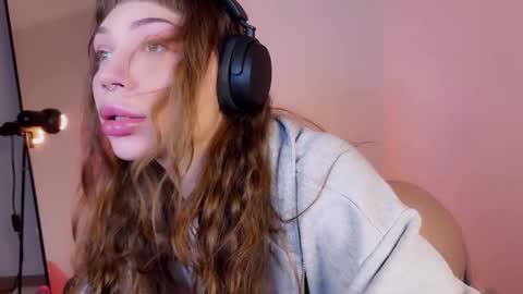 Elsa online show from 02-22-25, 04:40