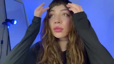 Elsa online show from 03-11-25, 04:43