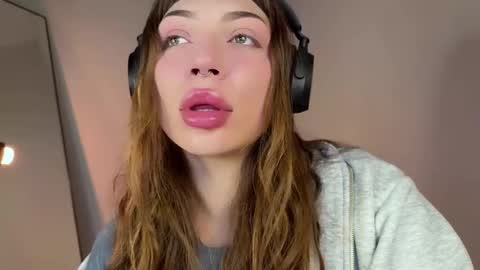 Elsa online show from 03-12-25, 04:30