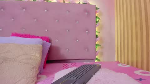 Snapshot of lovely__kiss__ chatting on 06-08-26, 06:19 Kissy online show from 06-08-26, 06:19