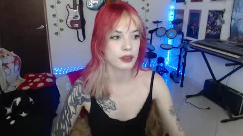 Snapshot of lovely_cass chatting on 12-15-25, 07:18 Cassie online show from 12-15-25, 07:18