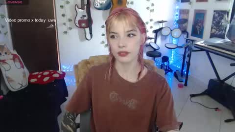 Snapshot of lovely_cass chatting on 12-19-25, 06:04 Cassie online show from 12-19-25, 06:04