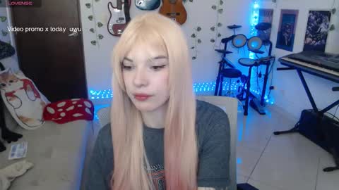 Snapshot of lovely_cass chatting on 12-22-25, 03:03 Cassie online show from 12-22-25, 03:03