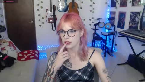 Snapshot of lovely_cass chatting on 12-22-25, 06:49 Cassie online show from 12-22-25, 06:49