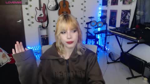 Snapshot of lovely_cass chatting on 02-01-26, 05:17 Cassie online show from 02-01-26, 05:17