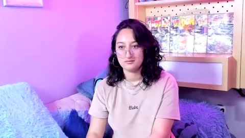 Snapshot of lovely_chloe19 chatting on 01-16-25, 05:33 Chloe online show from 01-16-25, 05:33