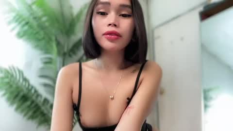 lovely_cittie18 online show from 05-18-26, 03:57