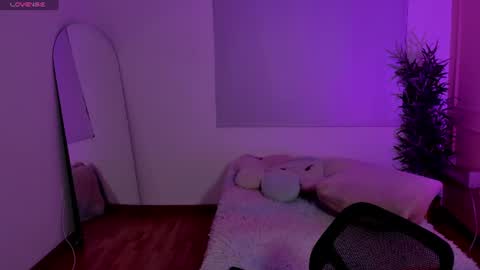Emma online show from 06-09-26, 01:23