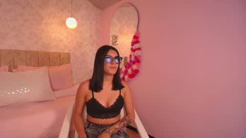 lovely_julls online show from 02-06-26, 05:49