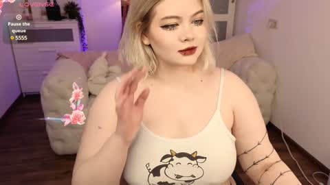 Snapshot of lovely_leilla chatting on 01-09-25, 02:43 lovely_leilla online show from 01-09-25, 02:43