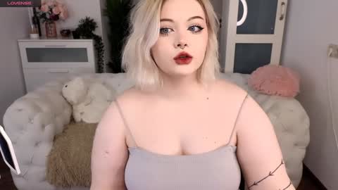 Snapshot of lovely_leilla chatting on 01-29-25, 10:22 lovely_leilla online show from 01-29-25, 10:22