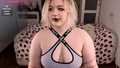 Snapshot of lovely_leilla chatting on 02-26-25, 10:09 lovely_leilla online show from 02-26-25, 10:09