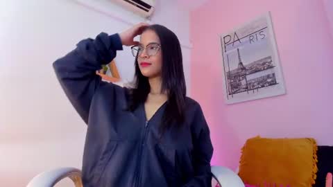 Snapshot of lovely_oliviaa chatting on 06-29-26, 11:43 Olivia online show from 06-29-26, 11:43