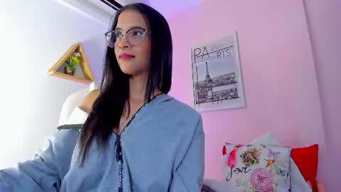 Snapshot of lovely_oliviaa chatting on 08-04-26, 05:15 Olivia online show from 08-04-26, 05:15