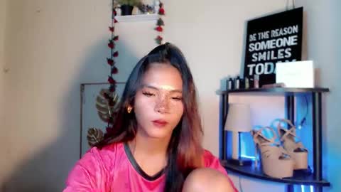 Snapshot of lovely_oliviax chatting on 04-18-26, 03:05 KATE online show from 04-18-26, 03:05