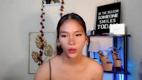 Snapshot of lovely_oliviax chatting on 04-24-26, 03:47 KATE online show from 04-24-26, 03:47