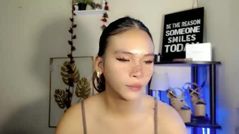 Snapshot of lovely_oliviax chatting on 04-26-26, 03:37 KATE online show from 04-26-26, 03:37