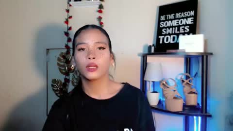 Snapshot of lovely_oliviax chatting on 04-27-26, 05:38 KATE online show from 04-27-26, 05:38