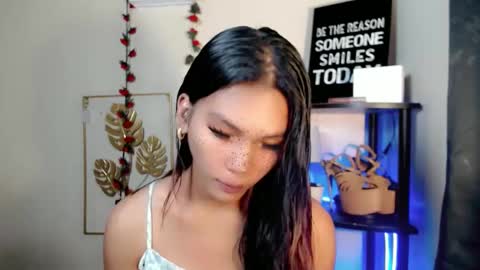 Snapshot of lovely_oliviax chatting on 05-03-26, 07:14 KATE online show from 05-03-26, 07:14