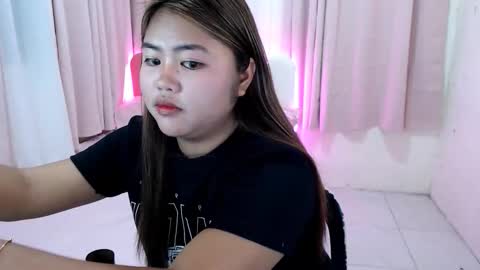 Snapshot of lovely_shine chatting on 01-17-26, 06:11 lovely_shine online show from 01-17-26, 06:11