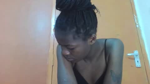 Snapshot of lovely_yvonne chatting on 10-07-25, 08:55 Lovely yvonne online show from 10-07-25, 08:55