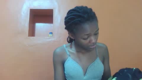 Snapshot of lovely_yvonne chatting on 10-18-25, 01:56 Lovely yvonne online show from 10-18-25, 01:56