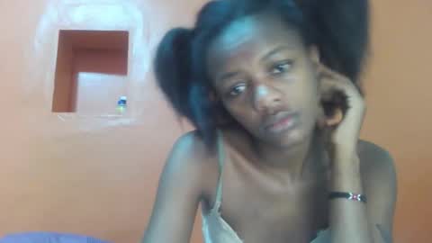 Snapshot of lovely_yvonne chatting on 10-23-25, 11:20 Lovely yvonne online show from 10-23-25, 11:20