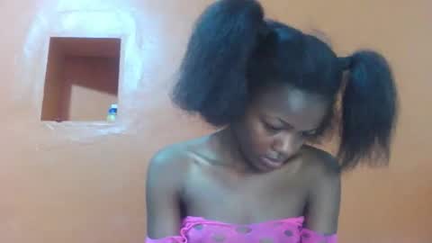 Snapshot of lovely_yvonne chatting on 10-25-25, 12:13 Lovely yvonne online show from 10-25-25, 12:13