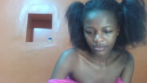 Snapshot of lovely_yvonne chatting on 10-29-25, 12:02 Lovely yvonne online show from 10-29-25, 12:02