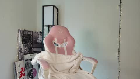 lovelycaroll online show from 02-08-25, 11:22