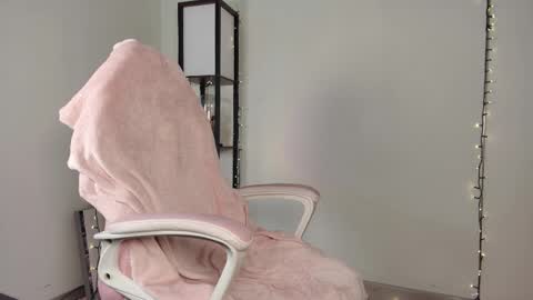 lovelycaroll online show from 02-12-25, 09:31