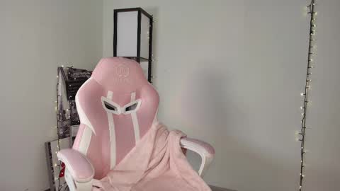 lovelycaroll online show from 02-13-25, 09:30