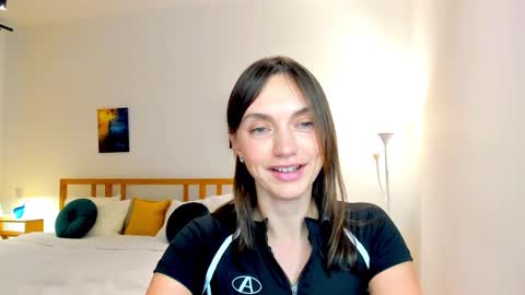 Mia online show from 12-02-24, 01:13